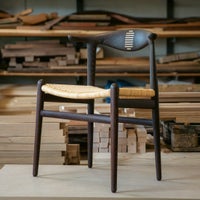 PP Mobler（PPモブラー） / PP505 Cow Horn Chair（カウホーンチェア） / ウェンジ材・クリアオイル仕上げ / Cane seat（籐張り） / 真鍮プレート付