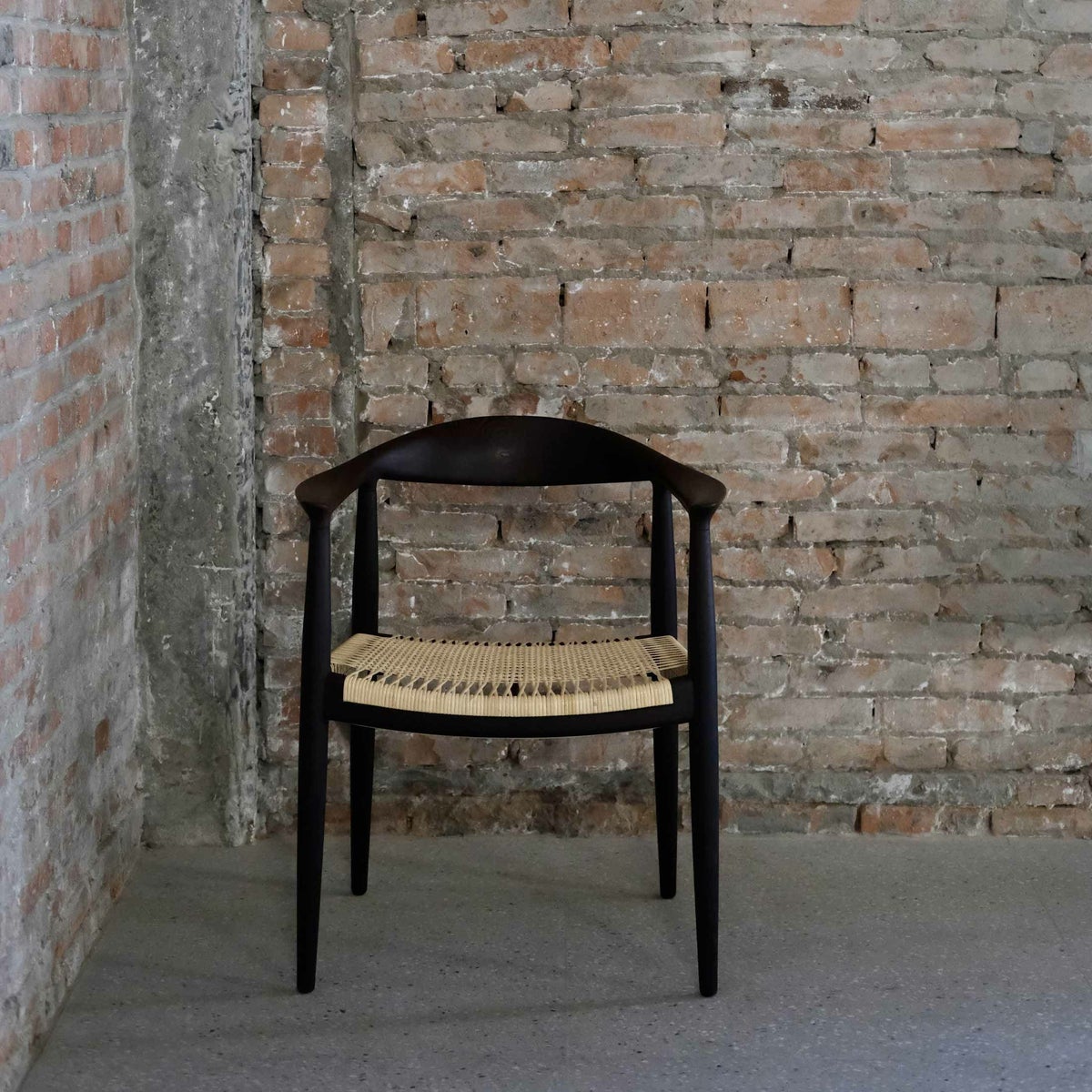 PP Mobler（PPモブラー） / PP501 Round Chair（ラウンドチェア） / The Chair（ザ チェア） / ウェンジ材・クリアオイル仕上げ /Cane seat（籐張り） / 真鍮プレート付