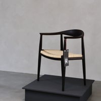 PP Mobler（PPモブラー） / PP501 Round Chair（ラウンドチェア） / The Chair（ザ チェア） / ウェンジ材・クリアオイル仕上げ /Cane seat（籐張り） / 真鍮プレート付