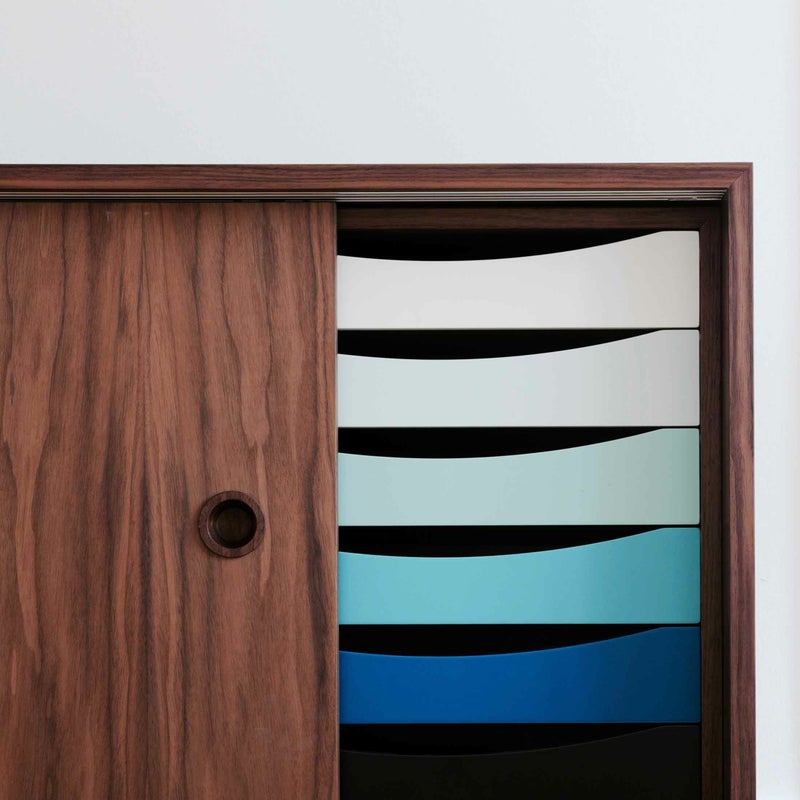 HOUSE OF FINN JUHL（ハウス・オブ・フィンユール） / SIDEBOARD W/ TRAY UNIT（サイドボード） / ウォルナット材・オイル仕上げ / 脚：ブラック / トレイユニット付き（COLD）