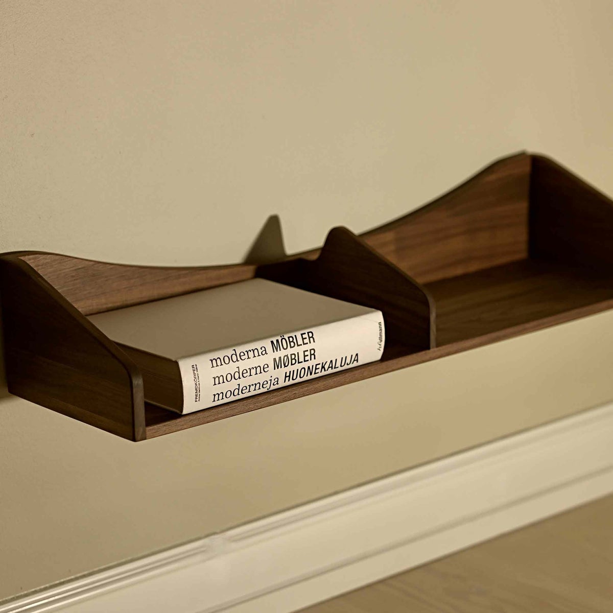 HOUSE OF FINN JUHL（ハウス・オブ・フィンユール） / HULSØ SHELF（フルソーシェルフ） / ウォルナット材・オイル仕上げ