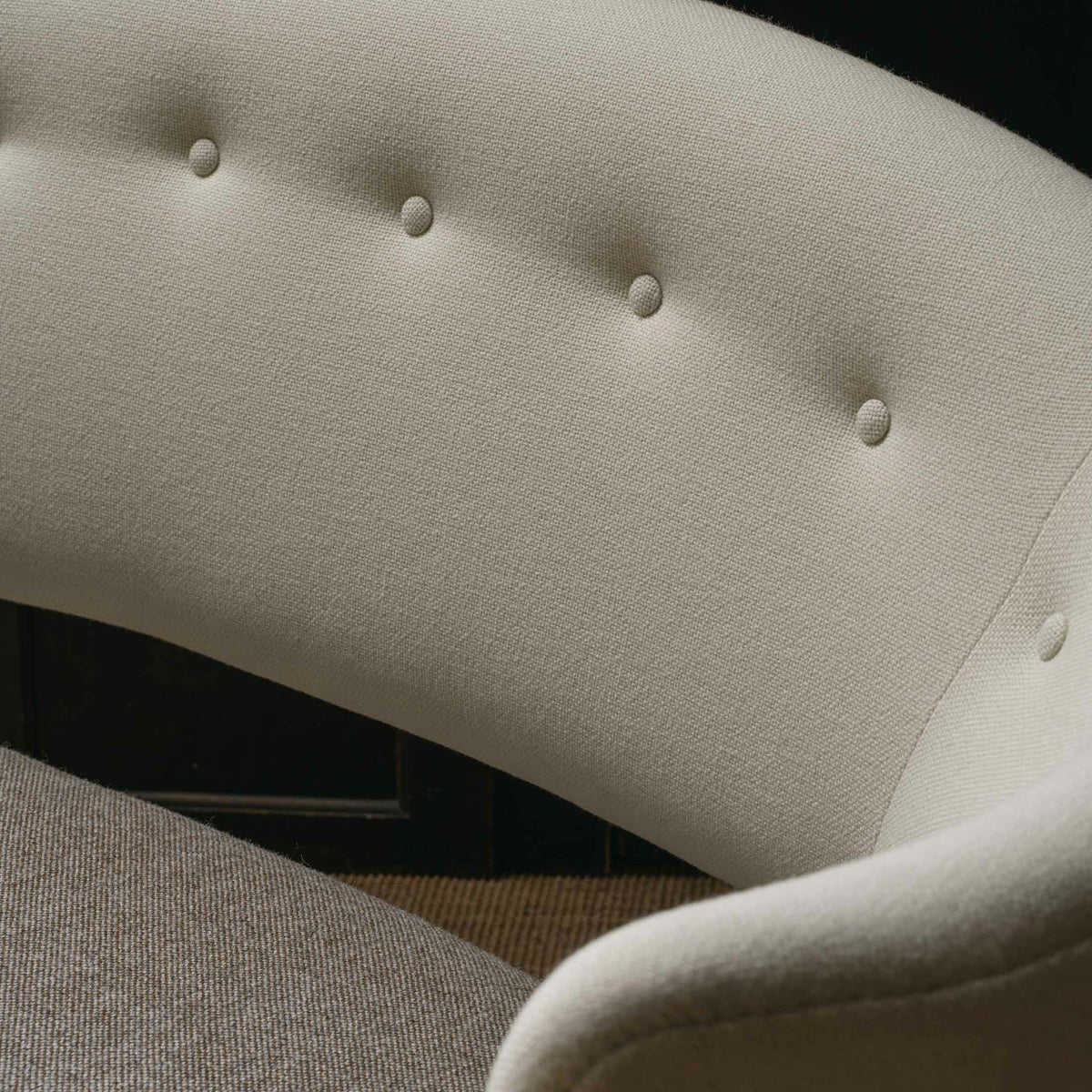 HOUSE OF FINN JUHL（ハウス・オブ・フィンユール） / WILLADSEN SOFA（ウィラドセンソファ） / ウォルナット材・オイル仕上げ / Hallingdal 100・270（ハリンダル）