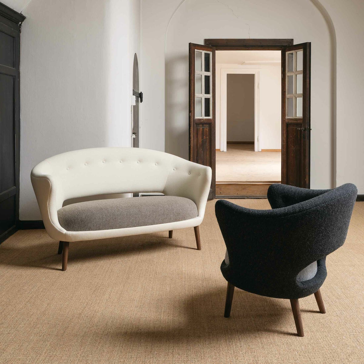 HOUSE OF FINN JUHL（ハウス・オブ・フィンユール） / WILLADSEN CHAIR（ウィラドセンチェア） / ウォルナット材・オイル仕上げ / Hallingdal 180・130（ハリンダル） / ラウンジチェア