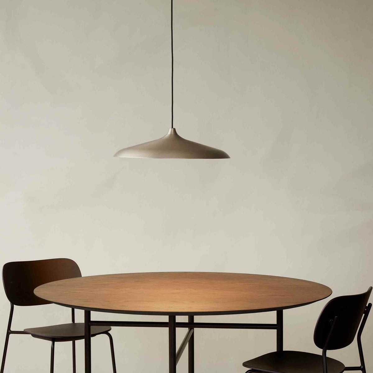 Audo Copenhagen（オドー・コペンハーゲン） /SNAREGADE DINING TABLEΦ120（スネアゲイド ダイニングテーブル） / ダークステインドオーク / テーブル