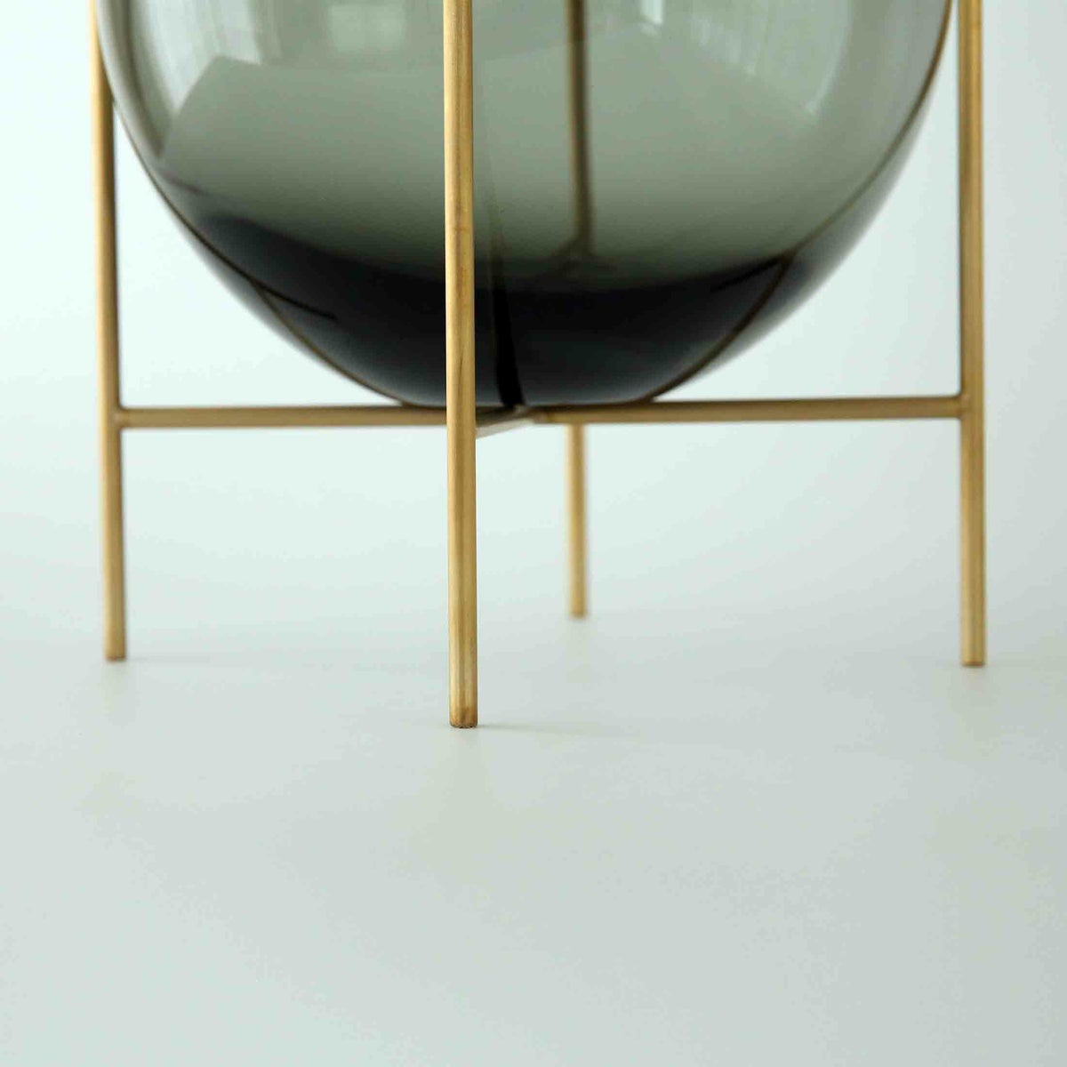 Audo Copenhagen（オドー・コペンハーゲン） / ÉCHASSE BASE M （イシャスベースM） / Smoked Glass / フラワーベース