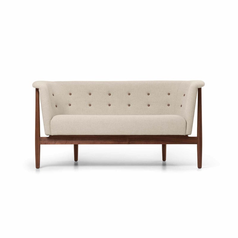 CARL HANSEN & SON（カール・ハンセン＆サン） / ND52-2 VITA SOFA（ヴィタソファ） / ウォルナット材・オイル仕上げ / Hallingdal 0200（ハリンダル） / ボタン：Sif 95 / ソファ