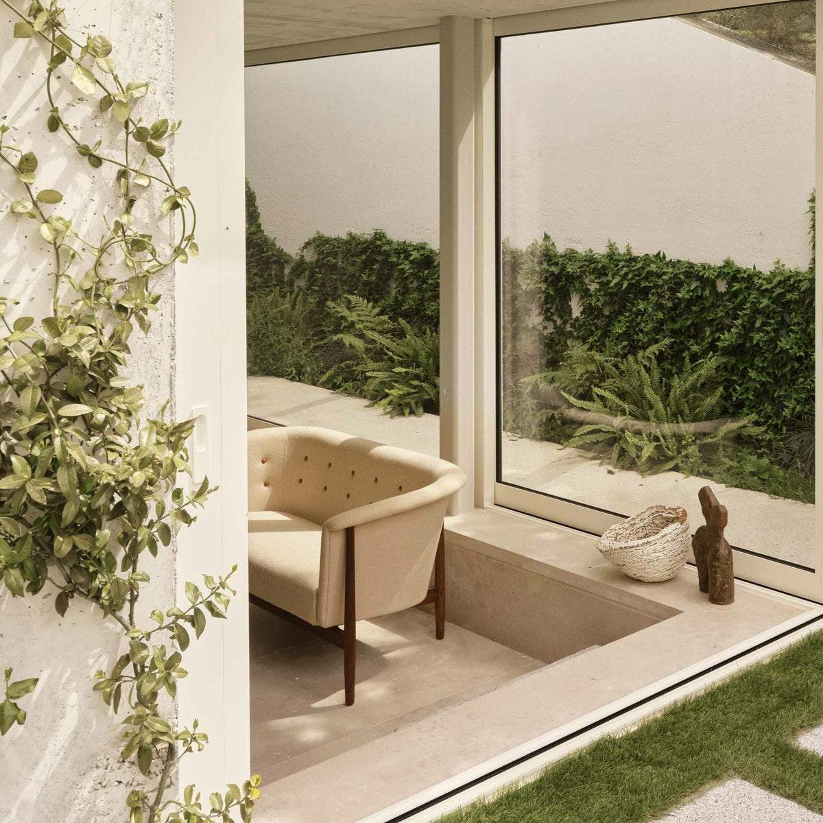 CARL HANSEN & SON（カール・ハンセン＆サン） / ND52-2 VITA SOFA（ヴィタソファ） / ウォルナット材・オイル仕上げ / Hallingdal 0200（ハリンダル） / ボタン：Sif 95 / ソファ