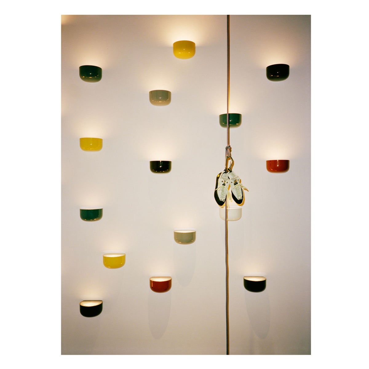 FLOS（フロス） / BELLHOP WALL UP（ベルホップ ウォールアップ） / 全6色 / ウォールランプ