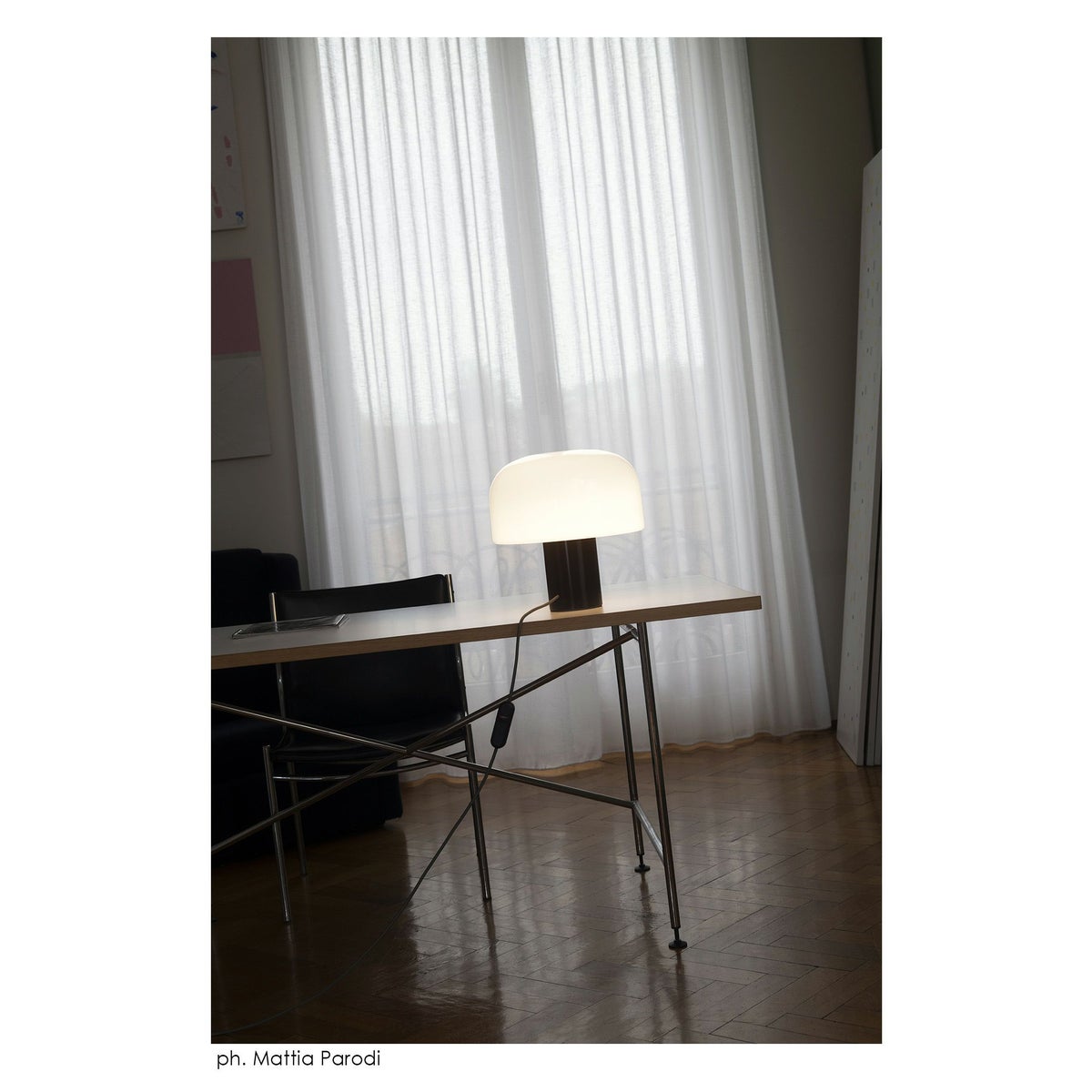 FLOS（フロス） / BELLHOP GLASS T（ベルホップ ガラス） / 全3色 / テーブルランプ