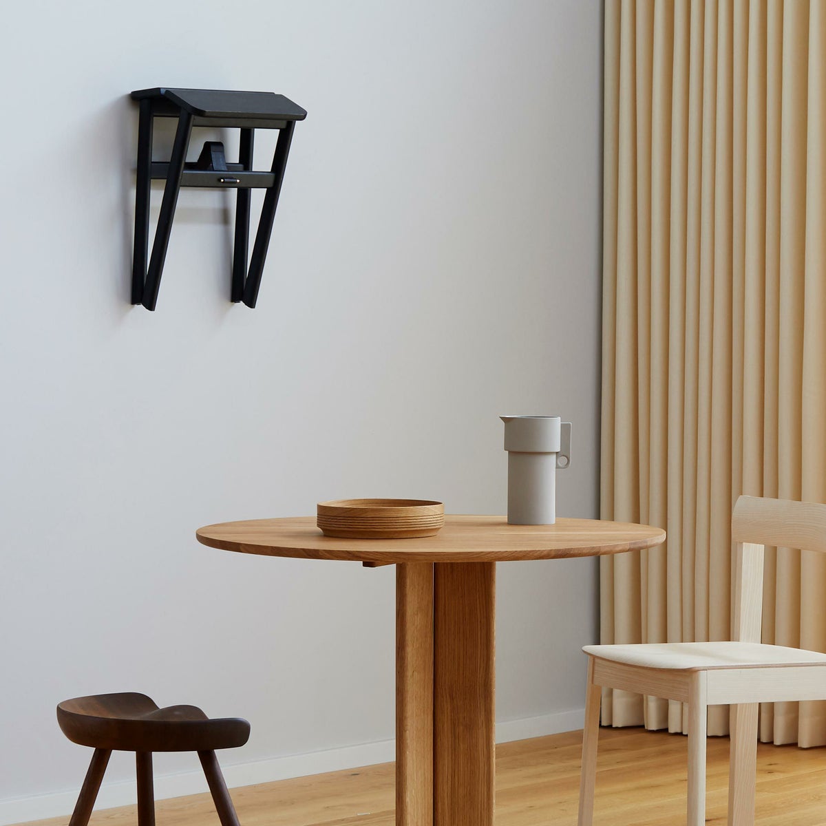 【アウトレット】FORM & REFINE（フォーム&リファイン） / Angle Stool（アングルスツール） / ブラックオーク / スツール / No.01