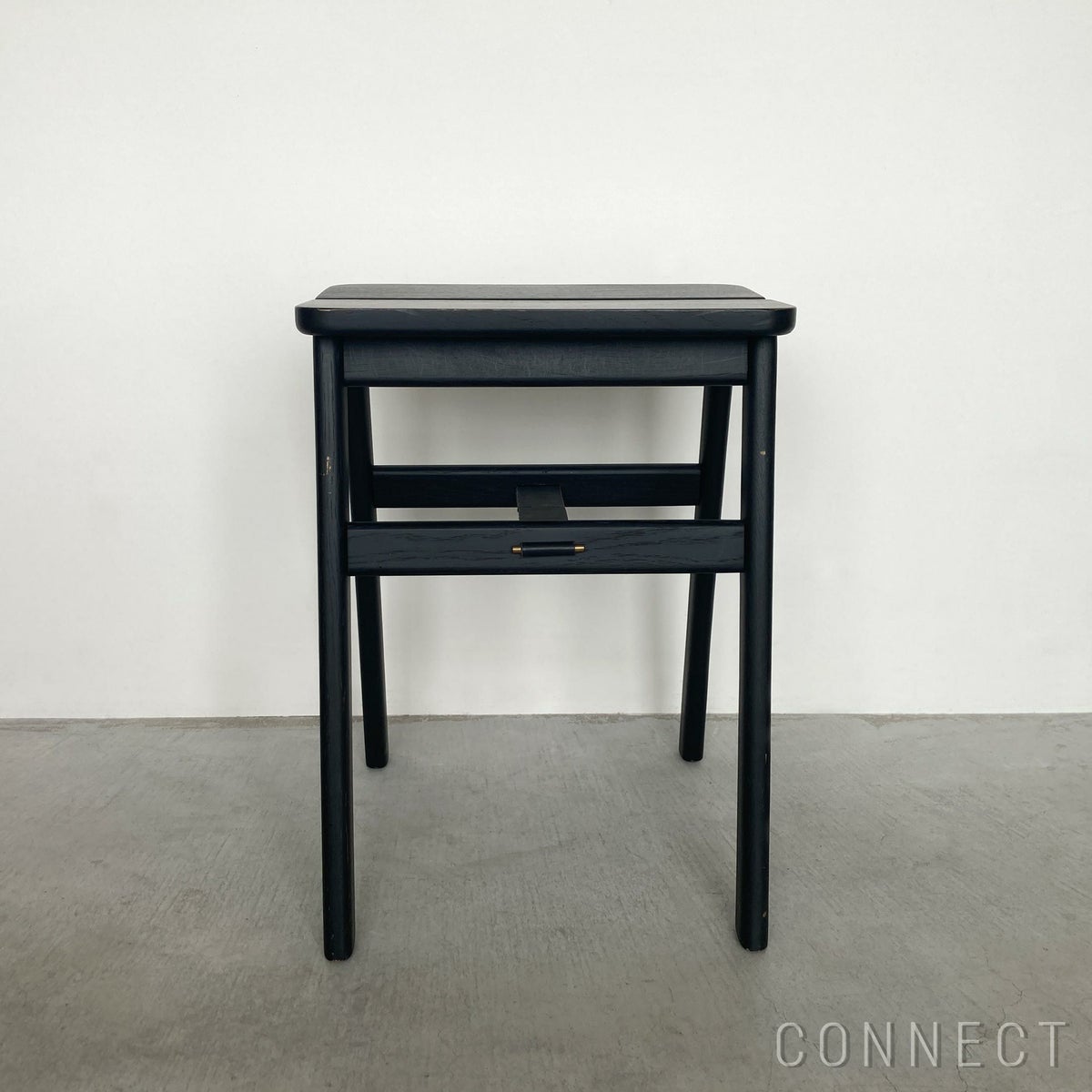 【アウトレット】FORM & REFINE（フォーム&リファイン） / Angle Stool（アングルスツール） / ブラックオーク / スツール / No.02