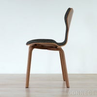 FRITZ HANSEN（フリッツ・ハンセン） / GRAND PRIX（グランプリチェア） / ウッドレッグ / ウォルナット / フロントパディング / VANIR 373（ヴァニール）グラナイトブラウン