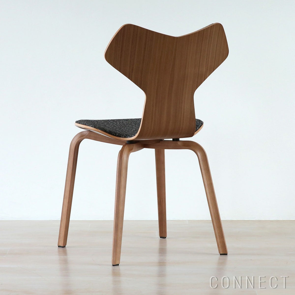 FRITZ HANSEN（フリッツ・ハンセン） / GRAND PRIX（グランプリチェア） / ウッドレッグ / ウォルナット / フロントパディング / VANIR 373（ヴァニール）グラナイトブラウン