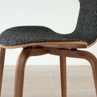 FRITZ HANSEN（フリッツ・ハンセン） / GRAND PRIX（グランプリチェア） / ウッドレッグ / ウォルナット / フロントパディング / VANIR 373（ヴァニール）グラナイトブラウン