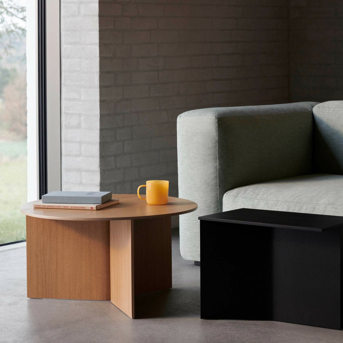 HAY（ヘイ） / SLIT TABLE（スリットテーブル） / WOOD XL / Φ65×H35.5cm / 全2色 / コーヒーテーブル