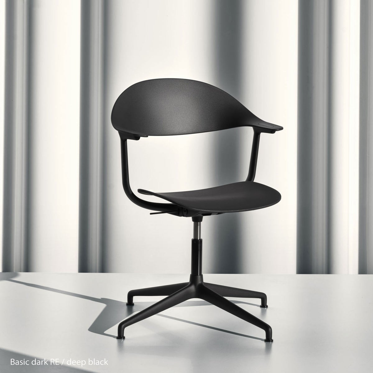 Vitra（ヴィトラ） / Mynt（ミント） / プラスチック / 4スターベース / 全2色 / デスクチェア