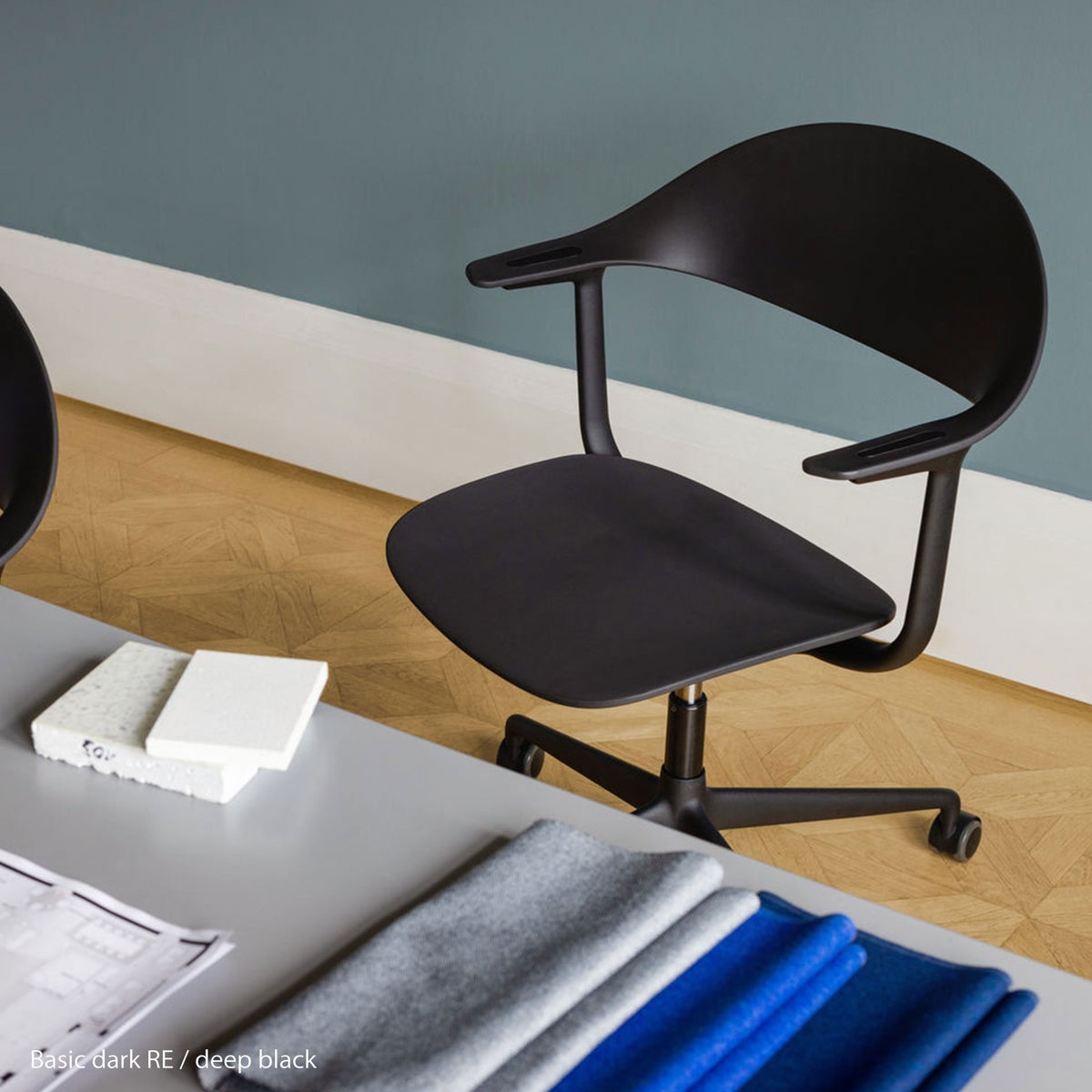 Vitra（ヴィトラ） / Mynt（ミント） / プラスチック / 4スターベース / 全2色 / デスクチェア