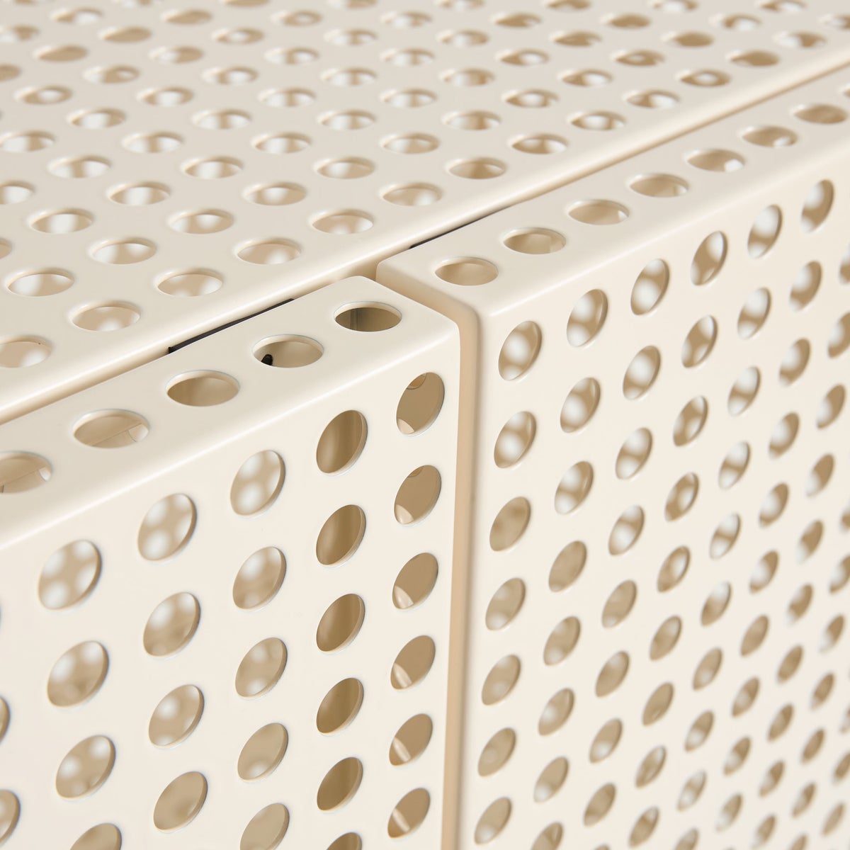 HAY（ヘイ） / PERFORATED CABINET FLOOR（パーフォレイテッド キャビネット フロア） / Lサイズ / 全2色 / キャビネット