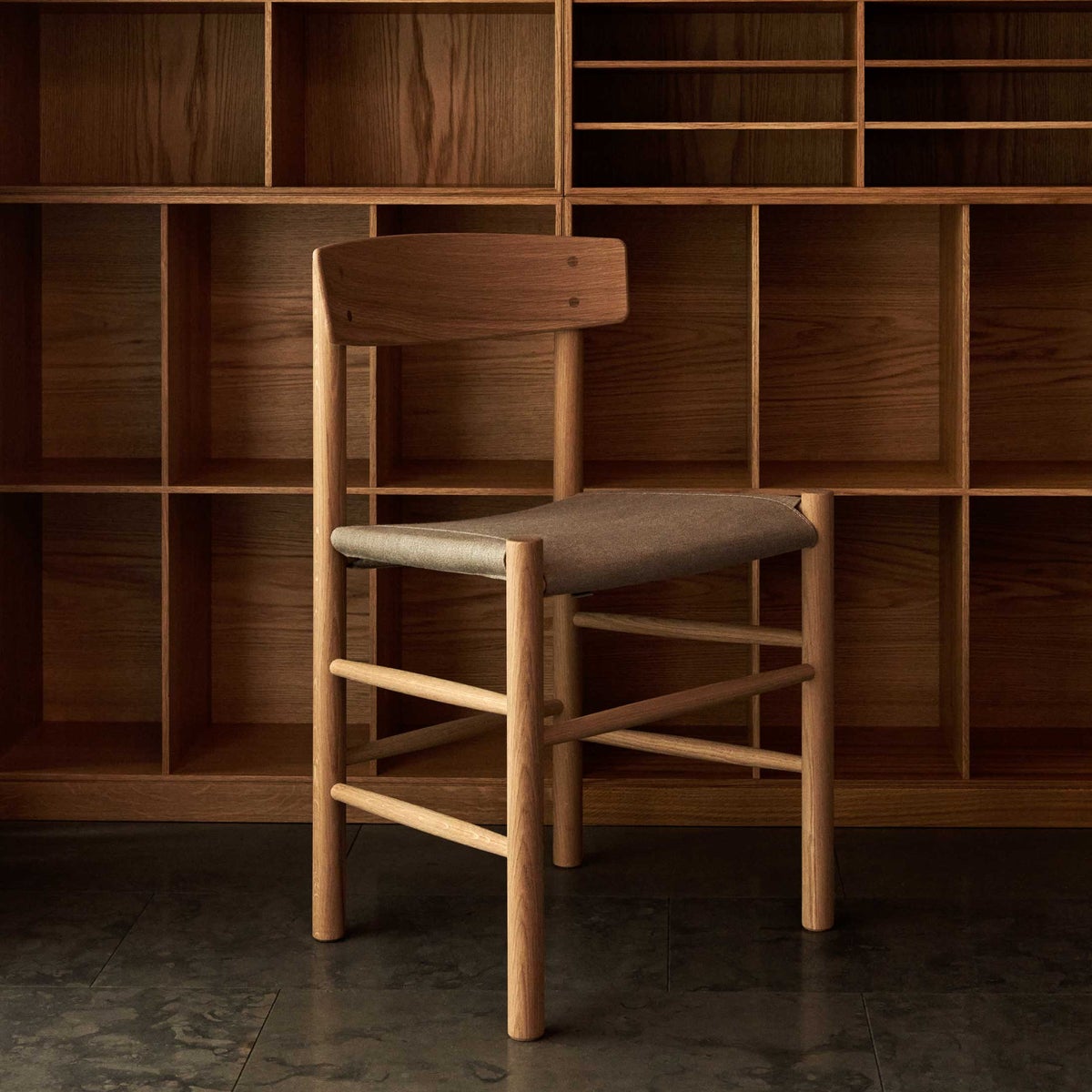 FREDERICIA（フレデリシア） / J39（モーエンセンチェア・シェーカーチェア） / オーク材・ライトオイル仕上げ / ナチュラルキャンバス