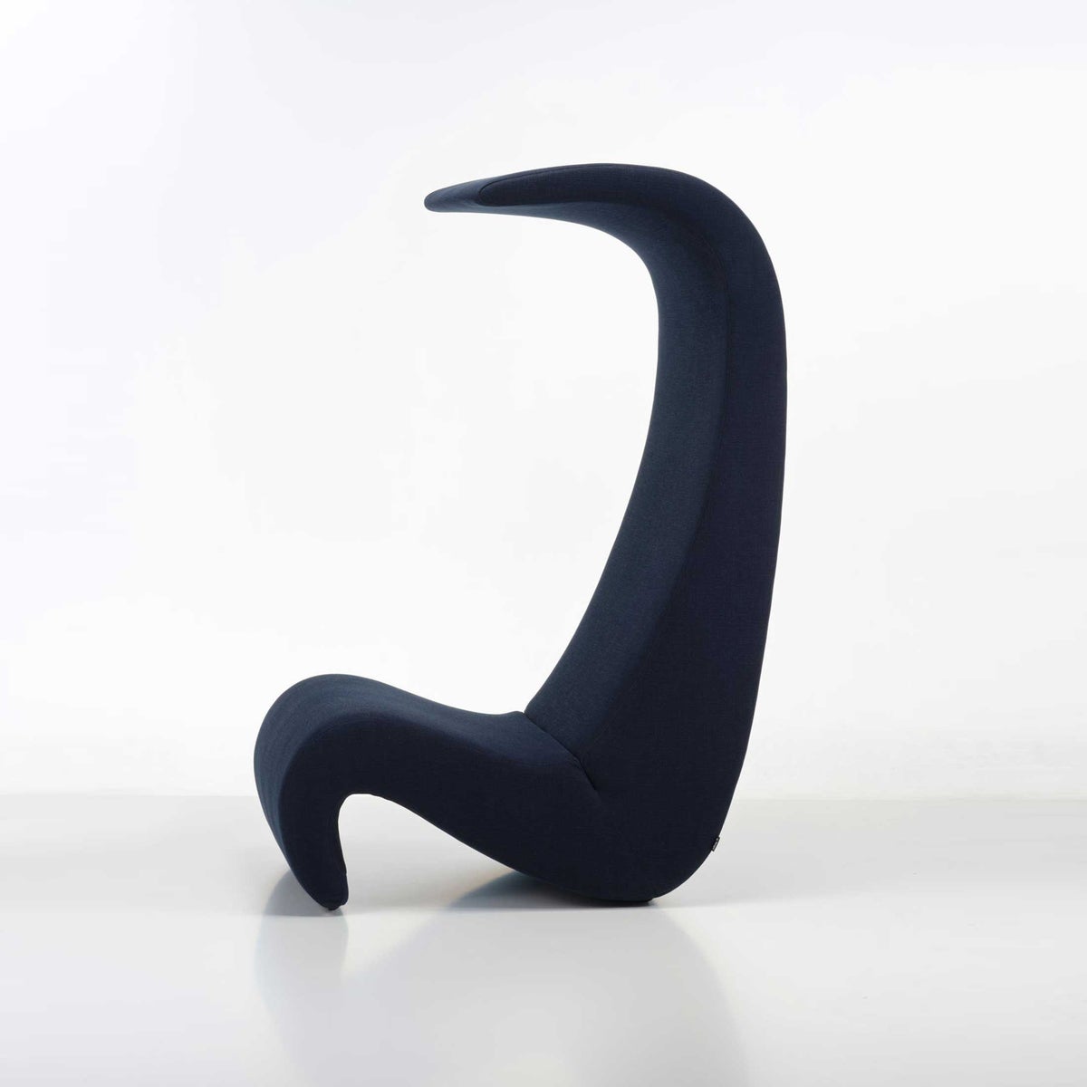 Vitra（ヴィトラ） / Amoebe Highback（アムーべ ハイバック） / Hola（dark blue） / ラウンジチェア