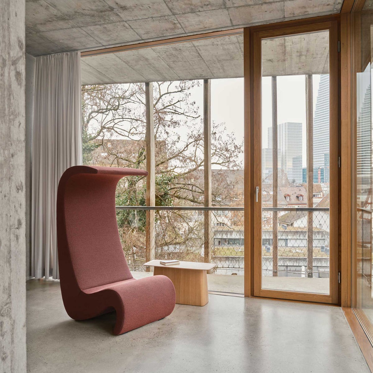 Vitra（ヴィトラ） / Amoebe Highback（アムーべ ハイバック） / Hola（dark blue） / ラウンジチェア