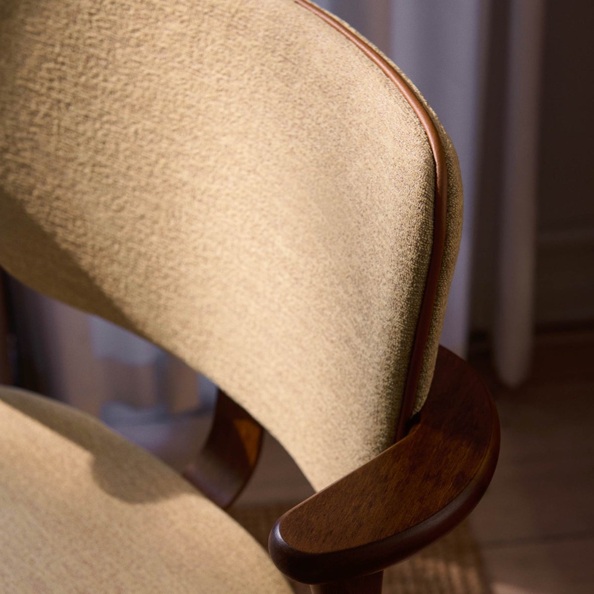 Artek（アルテック） / DOMUS CHAIR（ドムスチェア） / バーチ材・ウォルナットステイン仕上げ / 布張り Wow Re beige pink《New beauty versions》