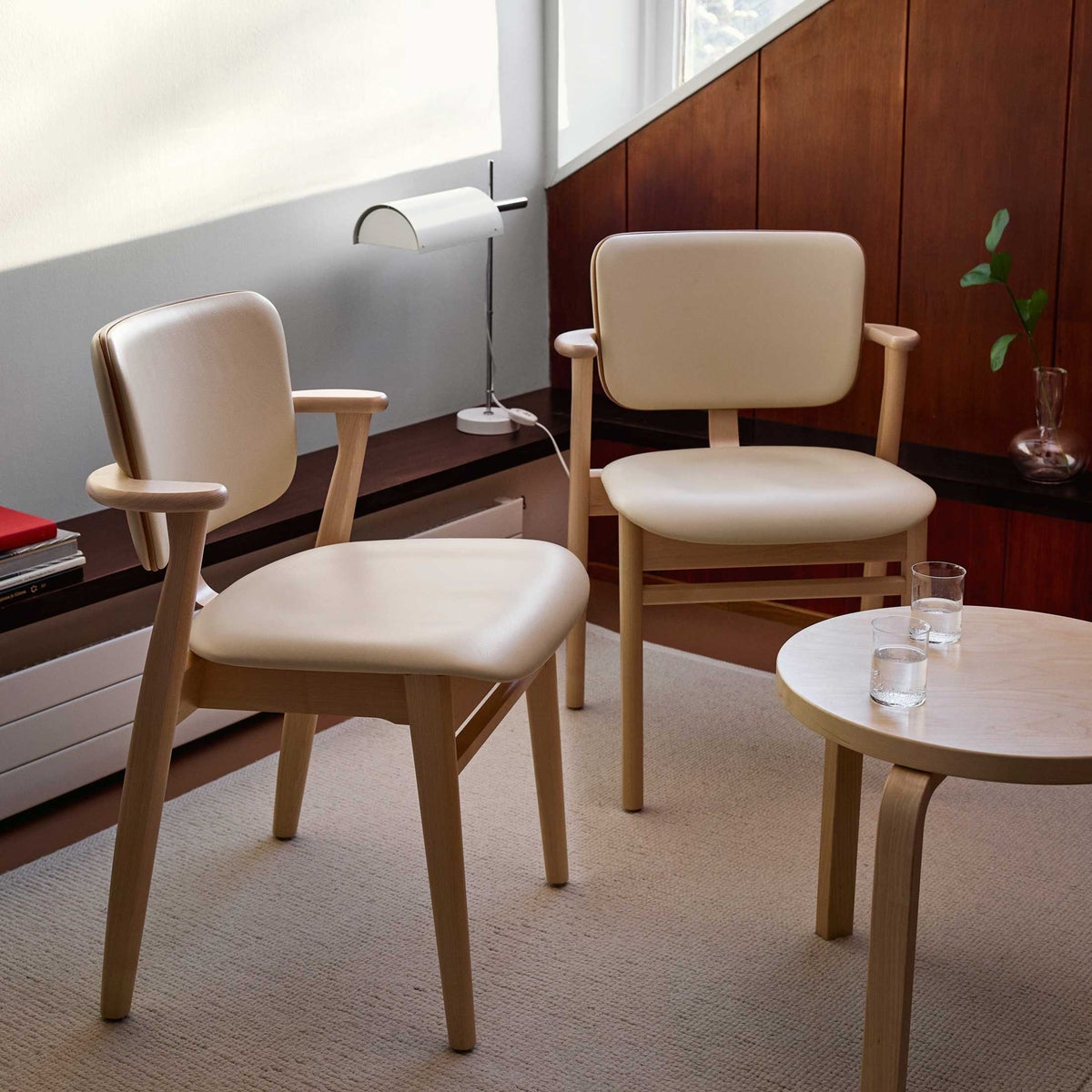 Artek（アルテック） / DOMUS CHAIR（ドムスチェア） / バーチ材・ナチュラルラッカー仕上げ / 革張り Prestige cream《New beauty versions》