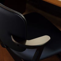 Artek（アルテック） / DOMUS CHAIR（ドムスチェア） / バーチ材・ブラックステイン仕上げ / 革張り Spectrum marine《New beauty versions》