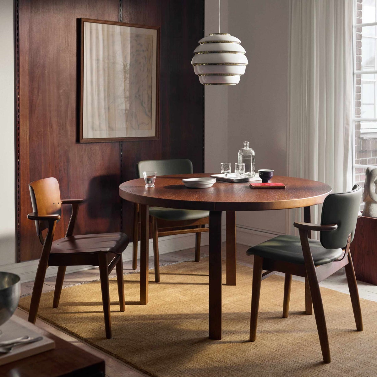 Artek（アルテック） / DOMUS CHAIR（ドムスチェア） / バーチ材・ウォルナットステイン仕上げ / 革張り Spectrum moss《New beauty versions》