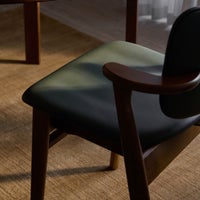 Artek（アルテック） / DOMUS CHAIR（ドムスチェア） / バーチ材・ウォルナットステイン仕上げ / 革張り Spectrum moss《New beauty versions》