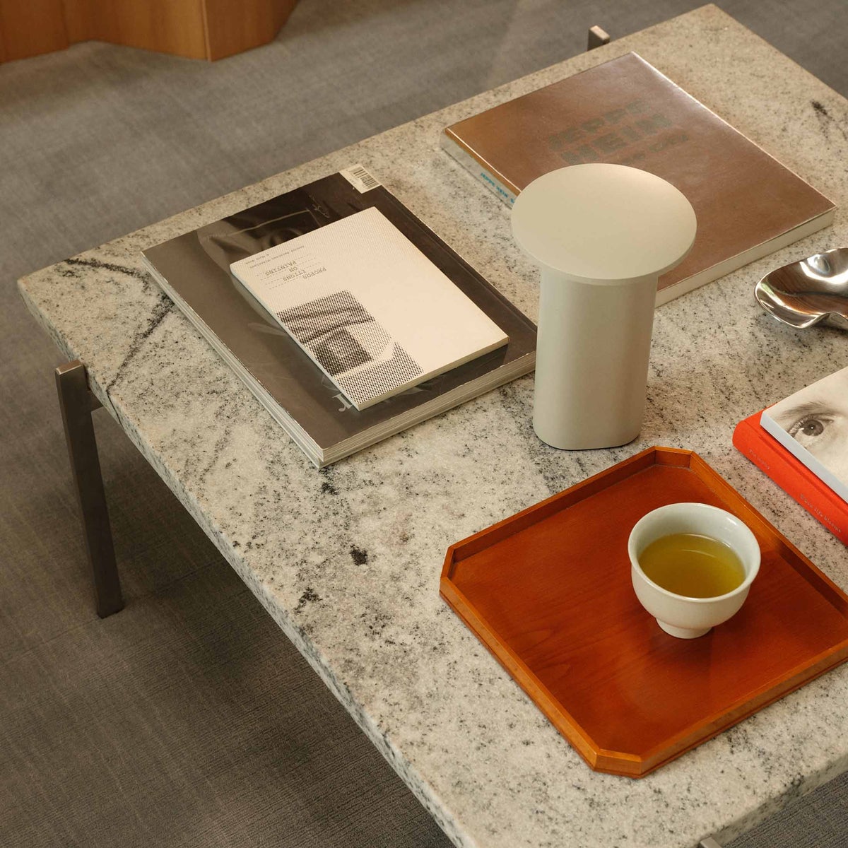 FRITZ HANSEN（フリッツ・ハンセン） / PK61 / 御影石 ロール仕上げ（グレーホワイト） / サテン仕上げステンレススチール / コーヒーテーブル / 80×80cm