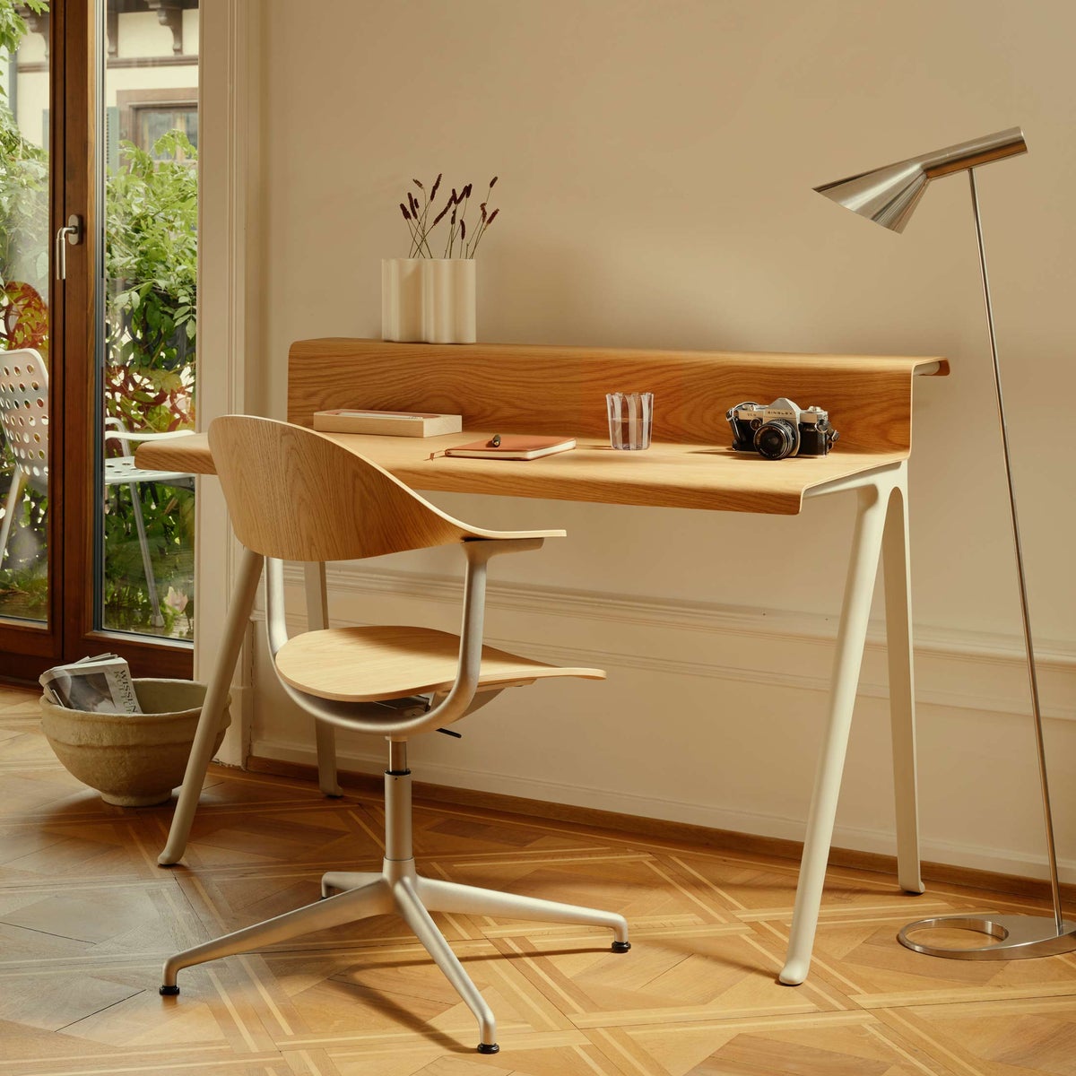 Vitra（ヴィトラ） / Courier（クーリエ） / テーブルトップ全2色・ベース全3色 / デスク