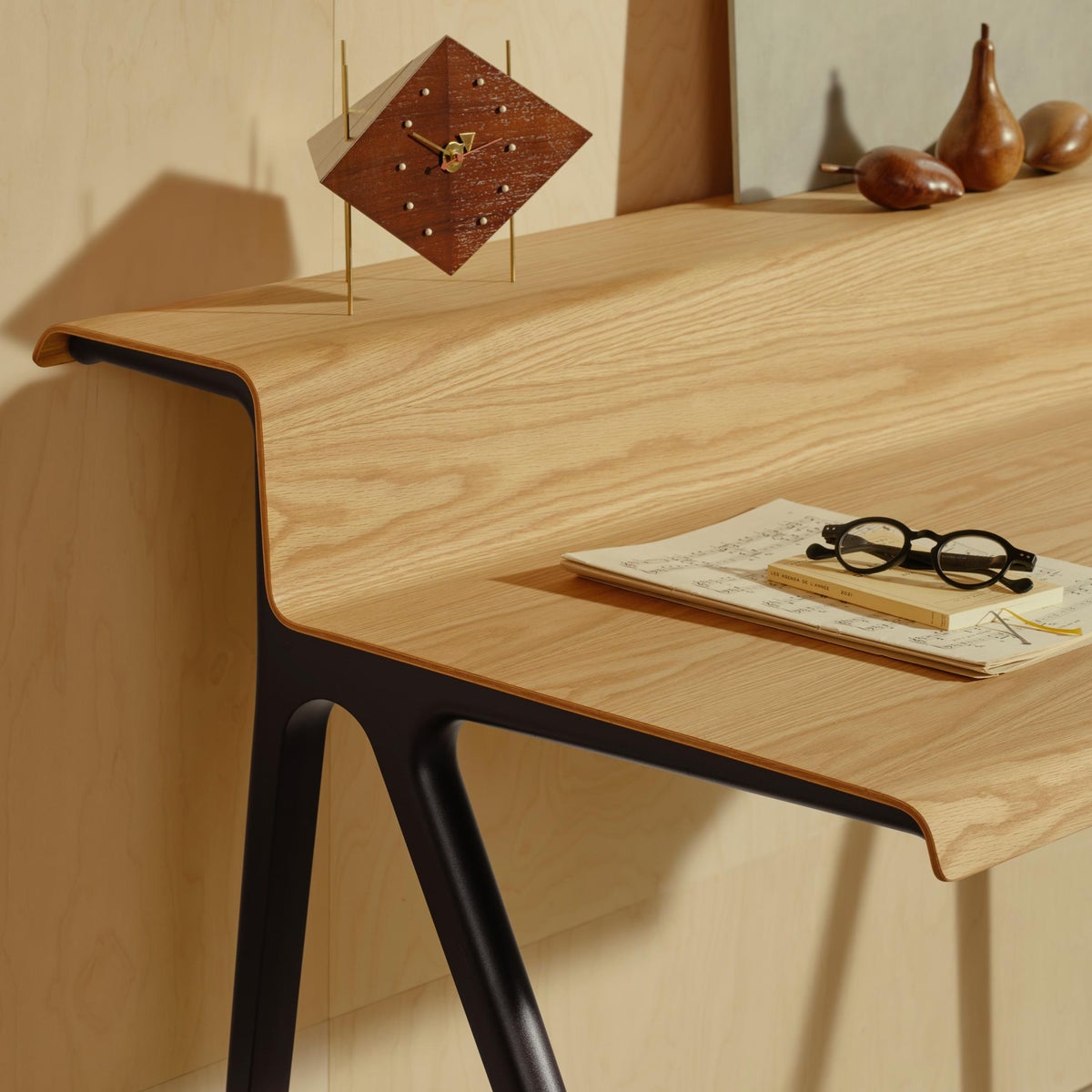 Vitra（ヴィトラ） / Courier（クーリエ） / テーブルトップ全2色・ベース全3色 / デスク