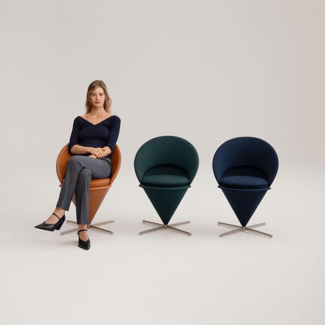 Vitra（ヴィトラ） / Cone Chair（コーン チェア）/ Hola（dark blue） / ラウンジチェア