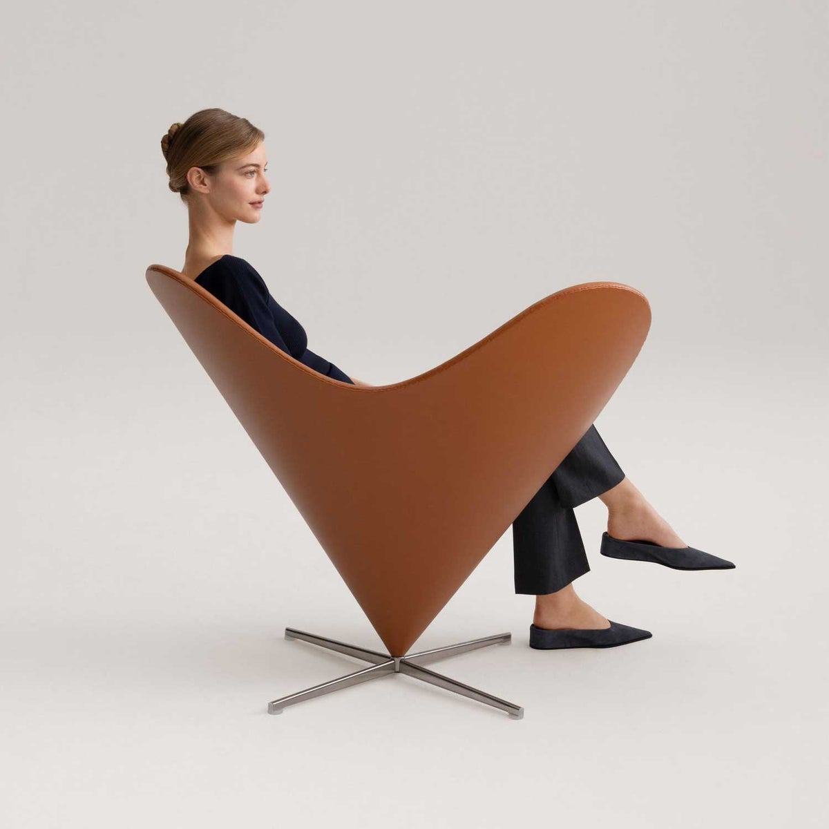 Vitra（ヴィトラ） / Heart Cone Chair（ハートコーンチェア）/ Hola（dark blue） / ラウンジチェア