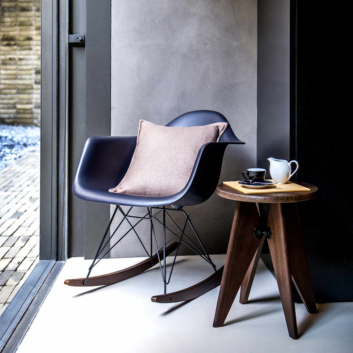 Vitra（ヴィトラ） / Tabouret Bois（タブレ ボワ） / ダークオーク ソリッド ラッカー仕上げ / スツール