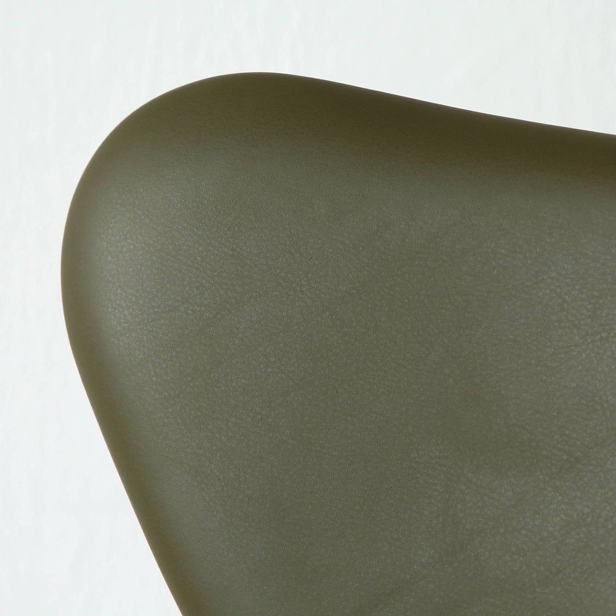 FRITZ HANSEN（フリッツ・ハンセン） / SERIES 7（セブンチェア） / Essential Leather（エッセンシャルレザー） / モスグリーン / フルパディング
