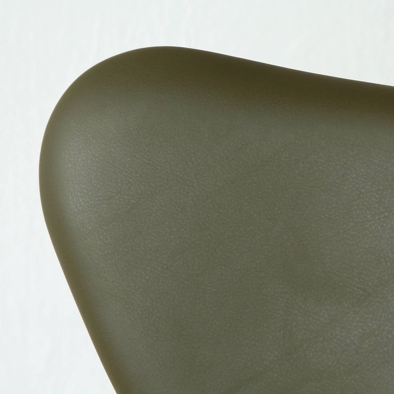 FRITZ HANSEN（フリッツ・ハンセン） / SERIES 7（セブンチェア） / Essential Leather（エッセンシャルレザー） / モスグリーン / フルパディング