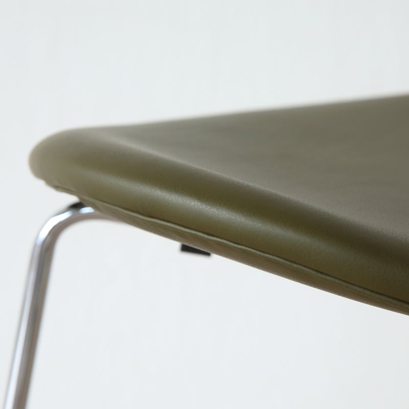 FRITZ HANSEN（フリッツ・ハンセン） / SERIES 7（セブンチェア） / Essential Leather（エッセンシャルレザー） / モスグリーン / フルパディング