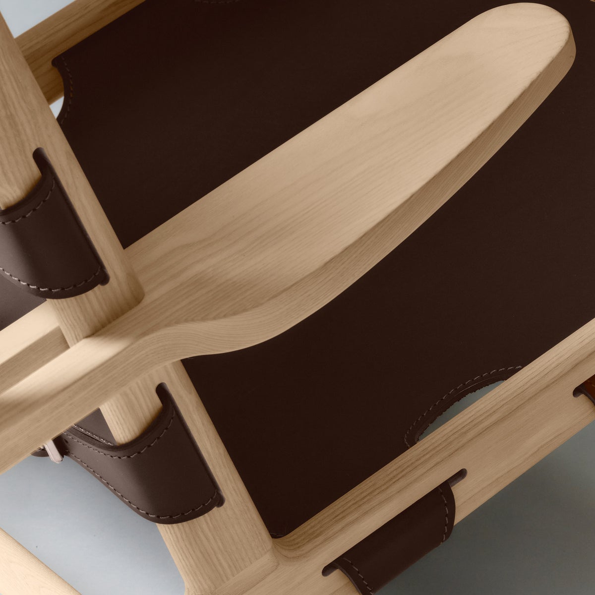 FREDERICIA（フレデリシア） / The Hunting Chair（ハンティングチェア） / 75th Anniversary edition / Ash light oil 仕上げ / レザー（Dark Brown） / サイン刻印のプレート付 / ラウンジチェア