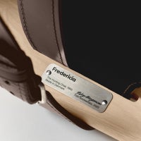 FREDERICIA（フレデリシア） / The Hunting Chair（ハンティングチェア） / 75th Anniversary edition / Ash light oil 仕上げ / レザー（Dark Brown） / サイン刻印のプレート付 / ラウンジチェア