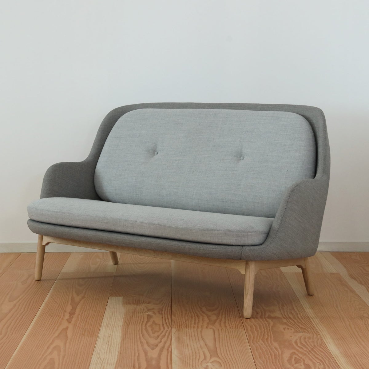 【ポイント20倍】【アウトレット】FRITZ HANSEN（フリッツ・ハンセン） / FRI SOFA（フリソファ） / ウッドベース / Canvas（キャンバス）0134 グレー×0124 ライトグレー