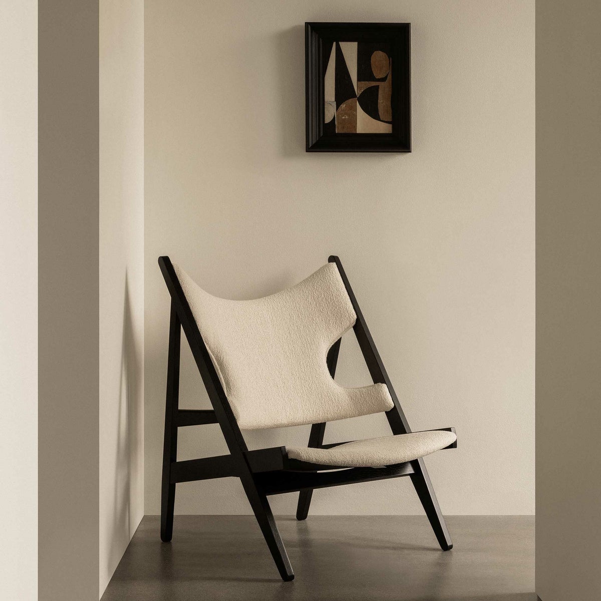 Audo Copenhagen（オドー・コペンハーゲン） / KNITTING LOUNGE CHAIR（ニッティング ラウンジチェア） / Black stained solid oak / Barnum Boucle（バーナム ブークレ） COL-24 オフホワイト（2025年限定カラー）