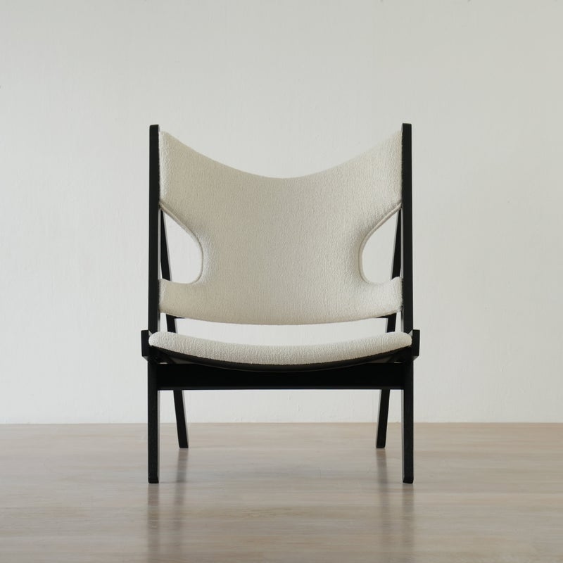 Audo Copenhagen（オドー・コペンハーゲン） / KNITTING LOUNGE CHAIR（ニッティング ラウンジチェア） / Black stained solid oak / Barnum Boucle（バーナム ブークレ） COL-24 オフホワイト（2025年限定カラー）