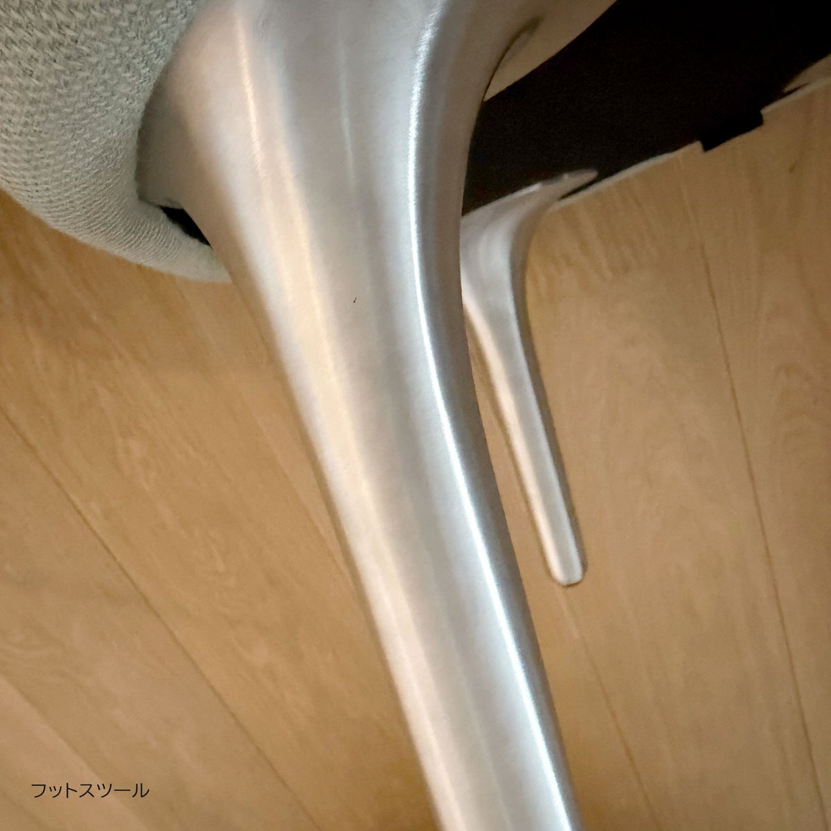 FRITZ HANSEN（フリッツ・ハンセン） / RO（ロオチェア） / サテン仕上げアルミ製ベース / Sunniva 132 ミントグリーン× Sunniva 723 ホワイト・ライトブルー / ラウンジチェア / フットスツールセット