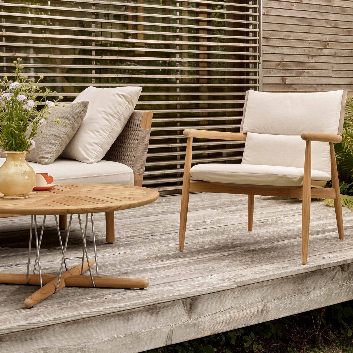 CARL HANSEN & SON（カール・ハンセン＆サン） / E023 EMBRACE OUTDOOR LOUNGE TABLE / チーク材・無塗装・スチールワイヤー脚 / φ80cm / ラウンジテーブル