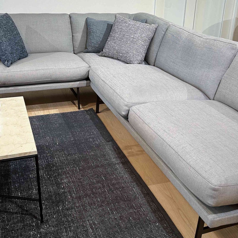 FRITZ HANSEN（フリッツ・ハンセン） / LISSONI（リッソーニソファ） / PL114S L（左用） / 4シーター コーナーソファ / Sunniva 153（スニバ）ライトグレー / ブラウンブロンズ脚