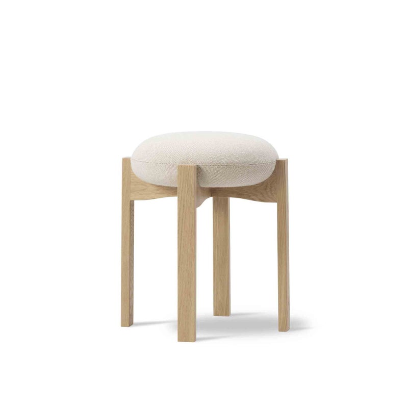 FREDERICIA（フレデリシア） / Pioneer Stool（パイオニア スツール） / Model 6830 / オーク材・ラッカー仕上げ / Hallingdal 200