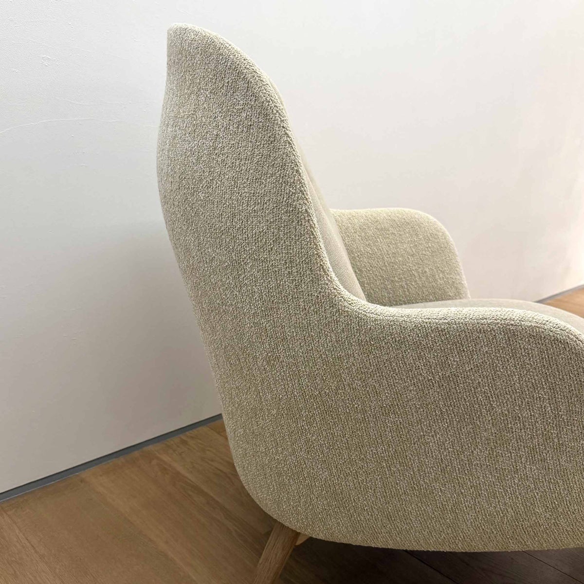 【ポイント20倍】【アウトレット】FRITZ HANSEN（フリッツ・ハンセン） / FRI（フリチェア） フットスツールセット / ウッドベース / Sunniva（スニバ）233 ライトベージュ×Moss（モス）0019 ゴールデンベージュ / ラウンジチェア