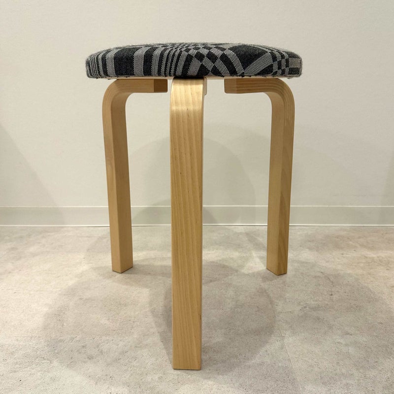 CONNECT別注　Artek（アルテック） × JOHANNA GULLICHSEN（ヨハンナ・グリクセン） / STOOL 60 （スツール60） / バーチ材 / 座面・Fabric Contract / ドリス・グレイ
